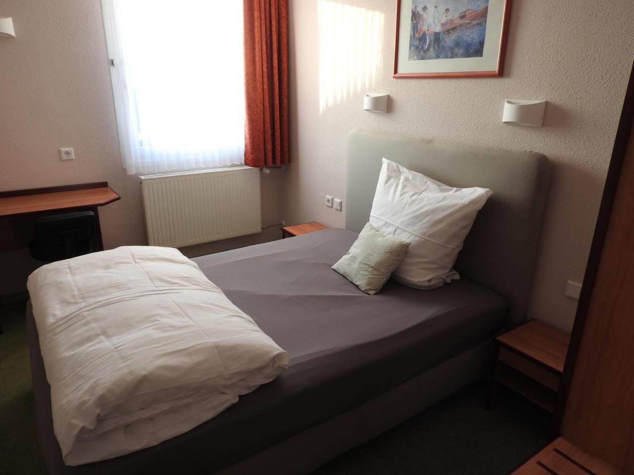 Hotel Anhalt Brehna Bagian luar foto